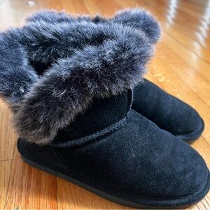 EUC Cozy Black Fur-Lined BearPaw Boots size 4 girls